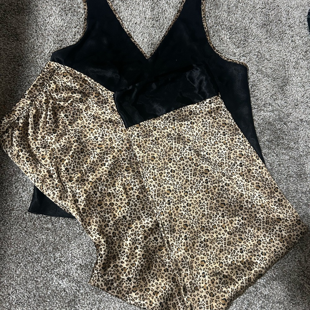 Chic Leopard Print Pajama Set with Black Top